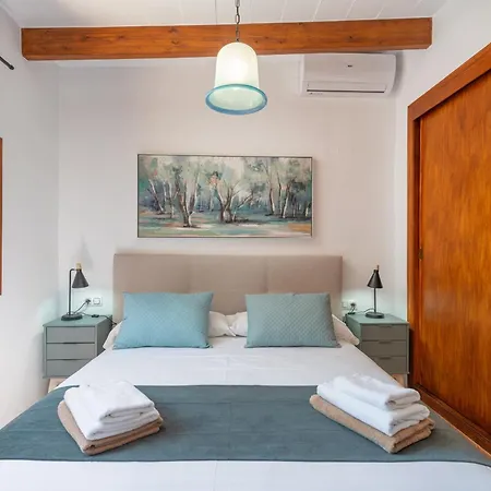 Pont Roma With Pool, Mountain Views & Aircon 別荘 *