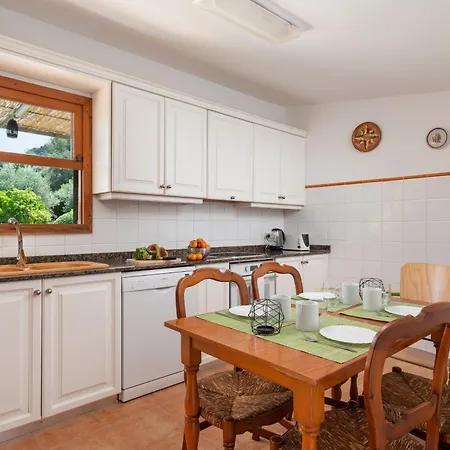 Сasa de vacaciones Pont Roma With Pool, Mountain Views & Aircon