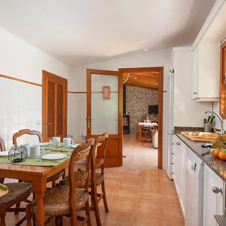 Сasa de vacaciones Pont Roma With Pool, Mountain Views & Aircon