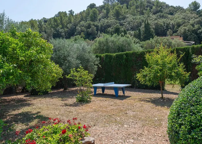 Dom wakacyjny Pont Roma With Pool, Mountain Views & Aircon