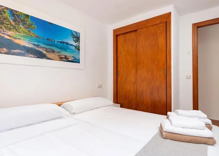 Dom wakacyjny Pont Roma With Pool, Mountain Views & Aircon *