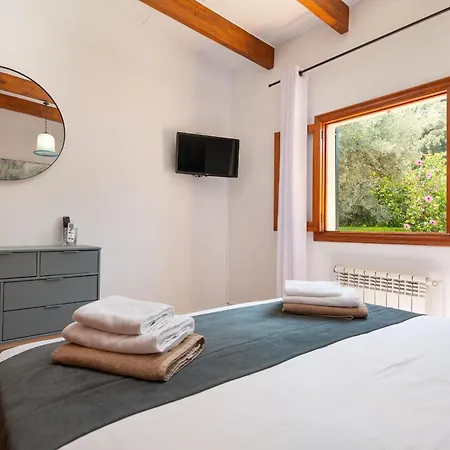 Сasa de vacaciones Pont Roma With Pool, Mountain Views & Aircon