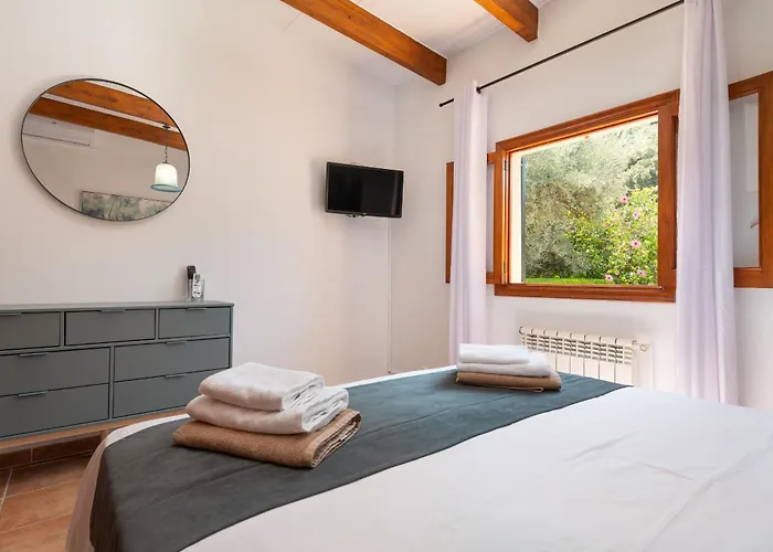 Holiday home Pont Roma With Pool, Mountain Views & Aircon