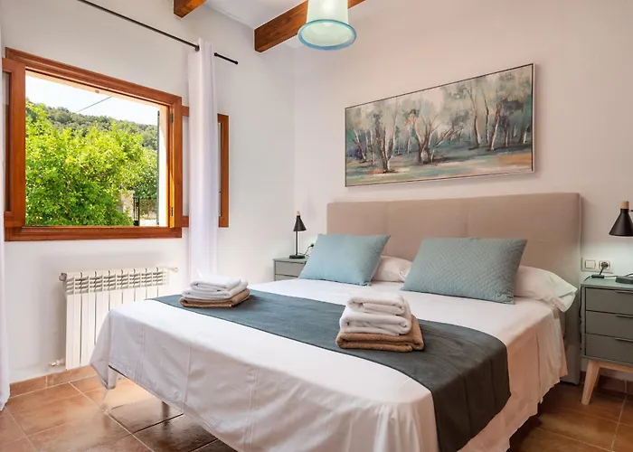 Pont Roma With Pool, Mountain Views & Aircon Holiday home